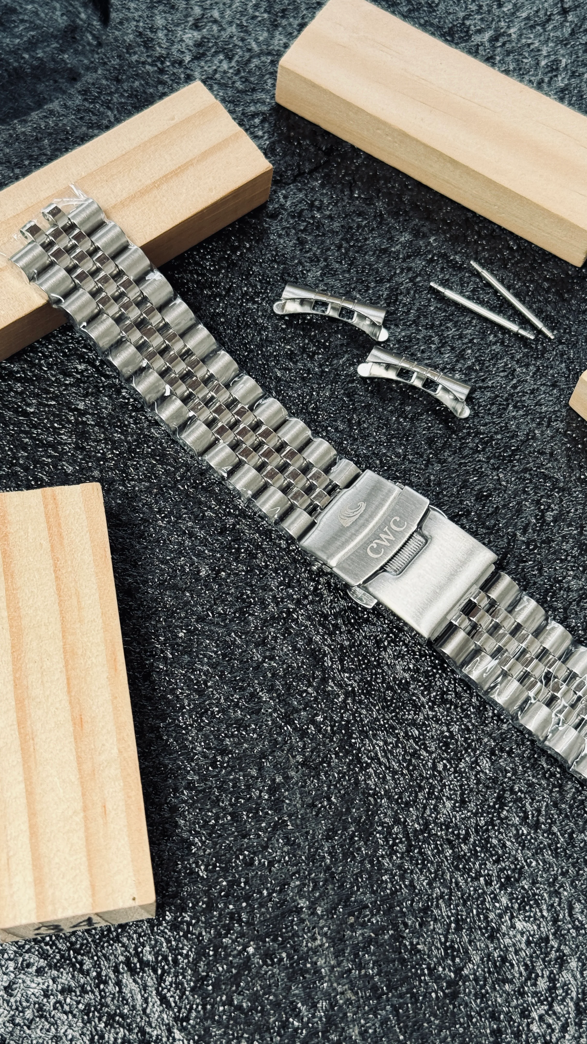Coromandel Watch Co. 20mm Solid Links Stainless Steel Jubilee Bracelet - Image 3