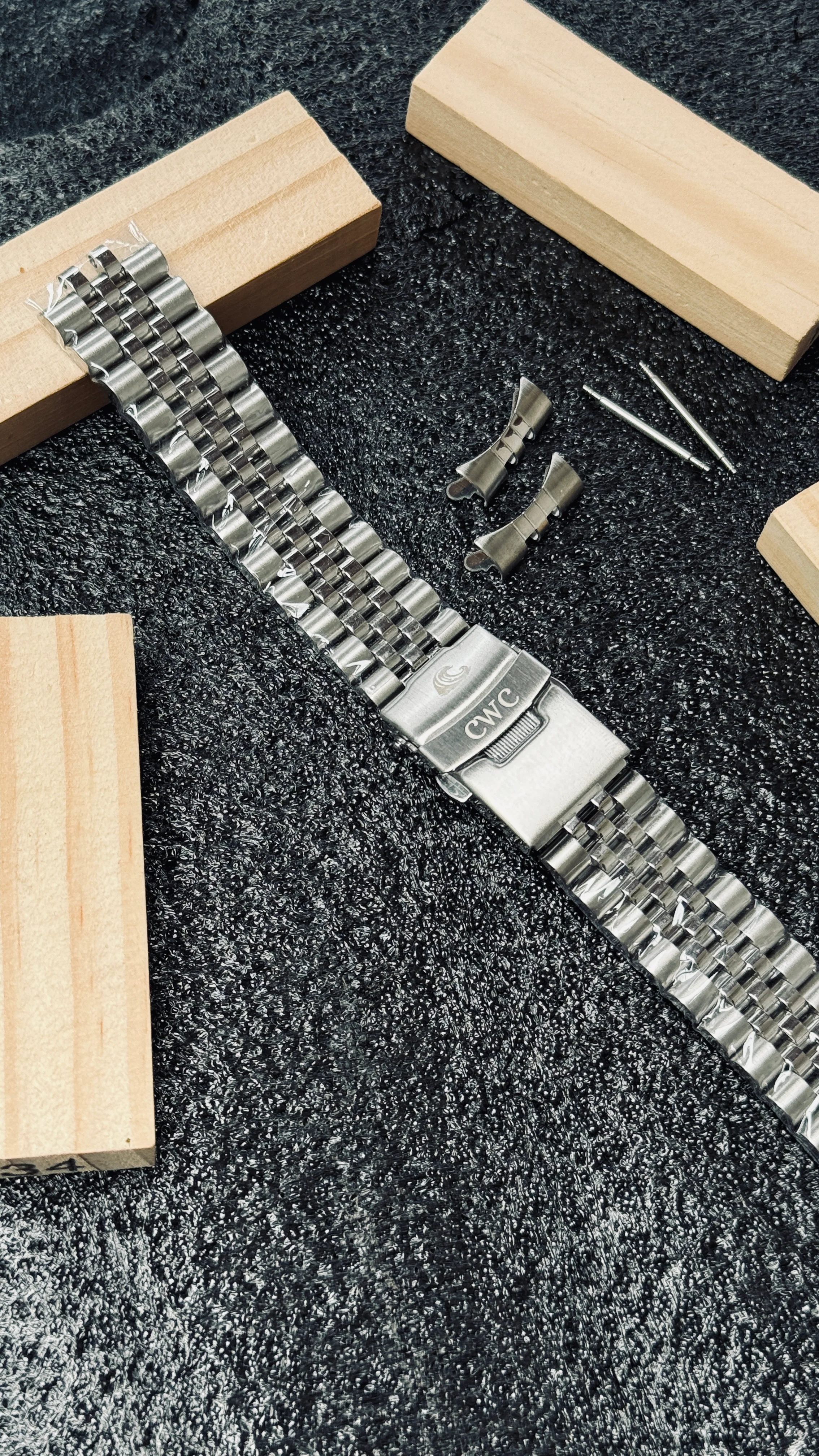 Coromandel Watch Co. 20mm Solid Links Stainless Steel Jubilee Bracelet - Image 4