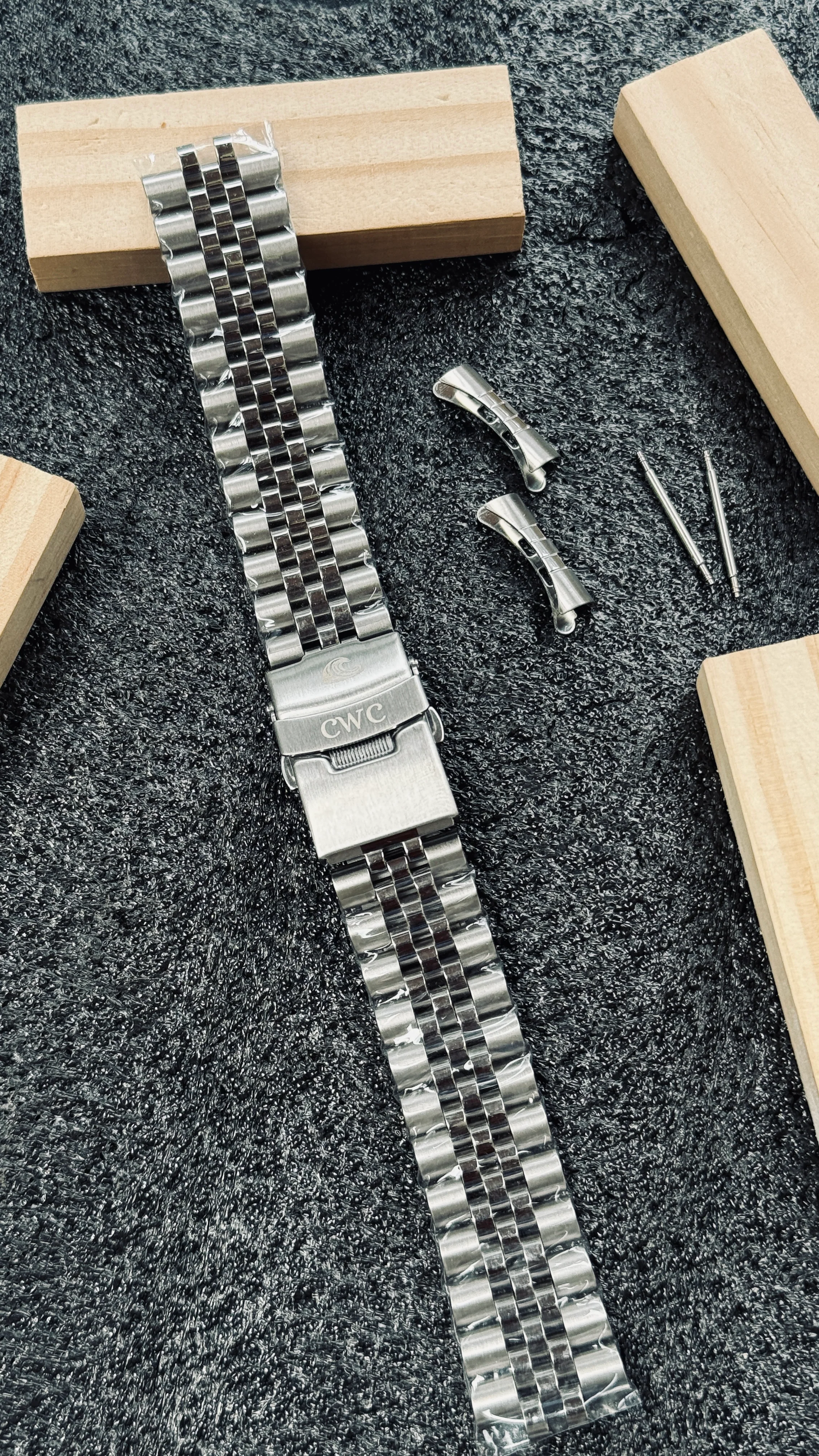 Coromandel Watch Co. 20mm Solid Links Stainless Steel Jubilee Bracelet - Image 5