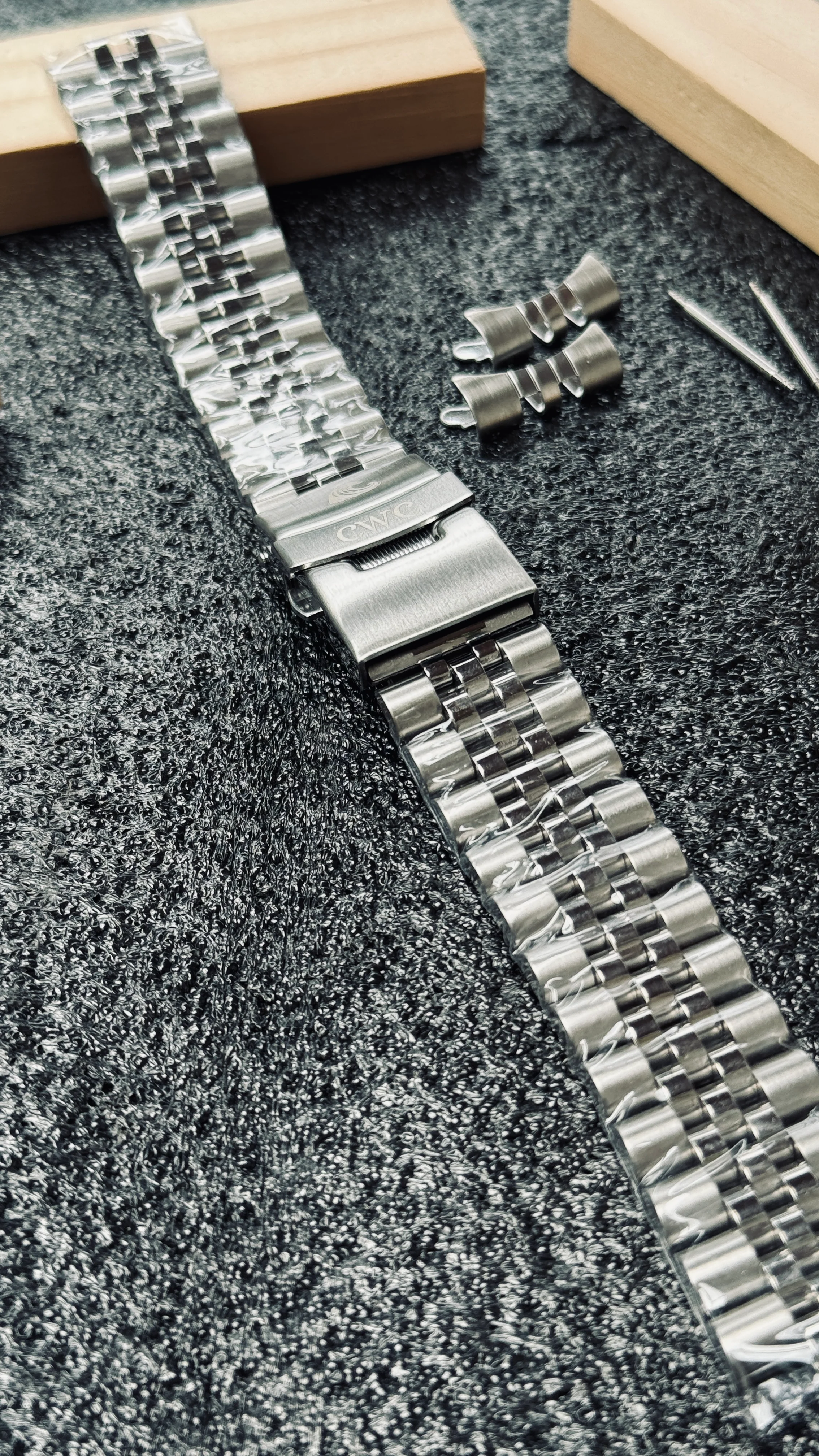 Coromandel Watch Co. 20mm Solid Links Stainless Steel Jubilee Bracelet - Image 6