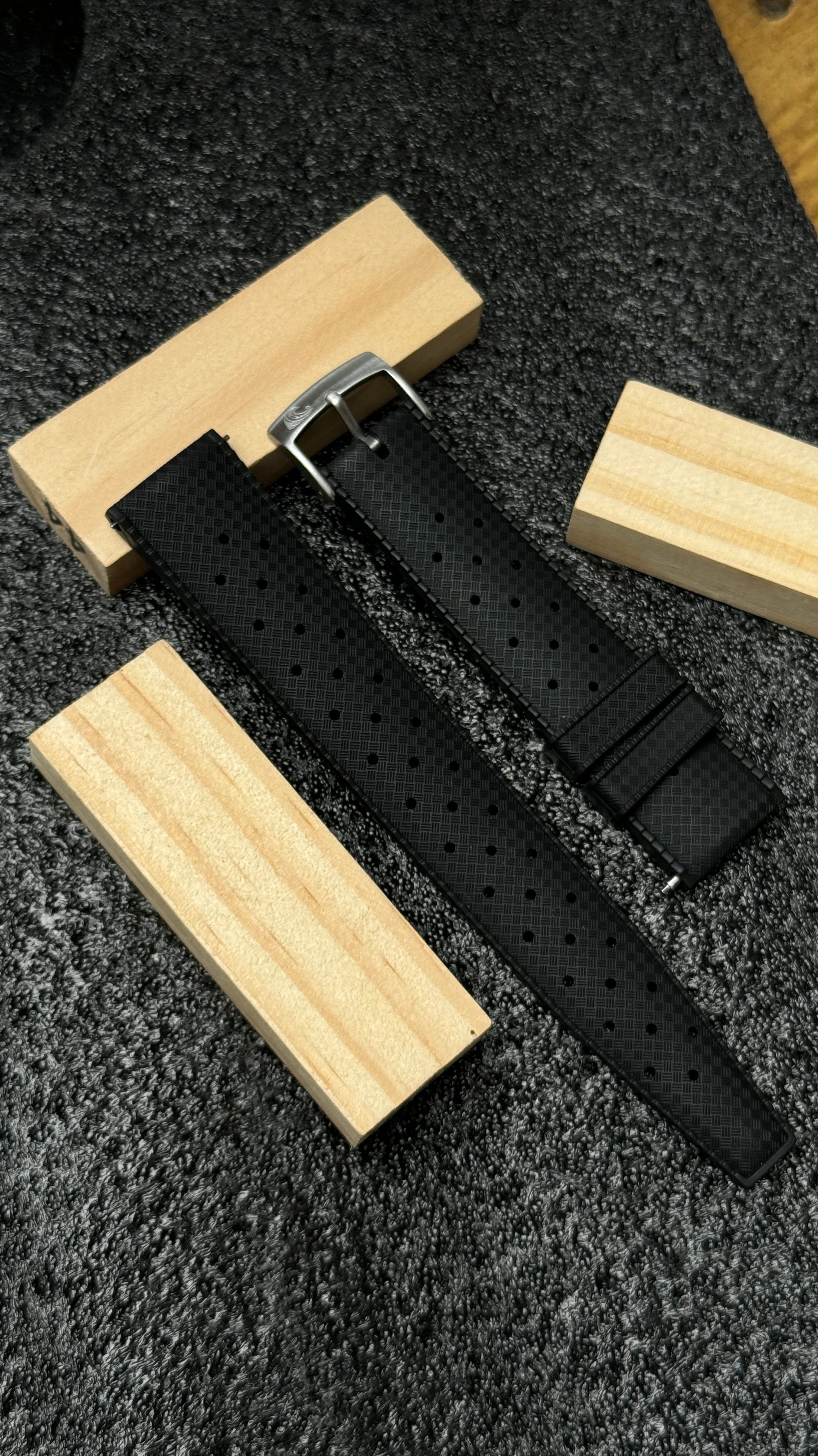 Coromandel Watch Co - FKM Tropic Ruber Strap - 20mm - Image 4